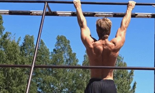 做引体向上的单杠,做引体怎么抓单杠