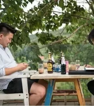 她给破败乡村动了个大手术，2年跨进“后现代”，艺术青年扎堆