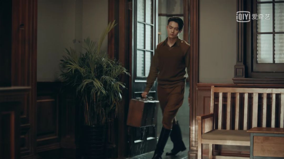 ​年轻人！玩这么大？但这不应该是女主手里拿着的戏码吗？