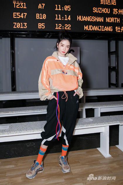 杨幂刘雯的时髦感,杨幂巴黎时装周走秀视频