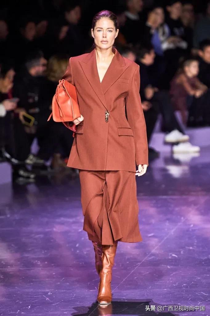 适合年轻人的职场穿搭,职场穿搭尽显干练大气