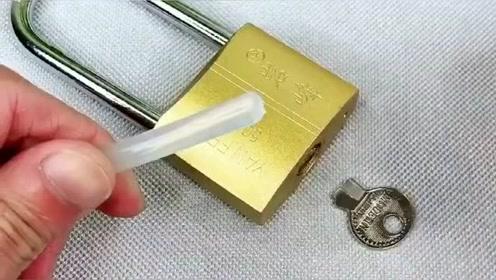 钥匙断在锁里怎么取用小妙招,钥匙断在锁里边太紧了怎么取出来