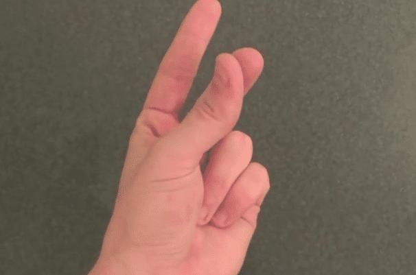 关节老是咔咔响但是不疼怎么改善,健身肩膀关节咔咔响