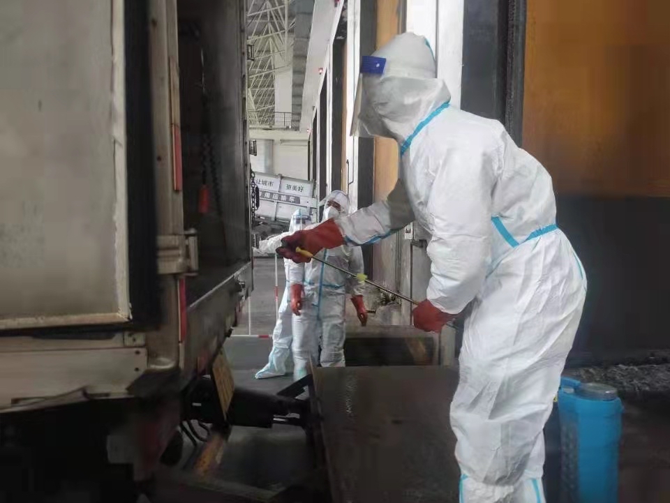 解封不解防！智慧监管、24小时全天候收集…这支低调的“清运队”，专盯医疗废物