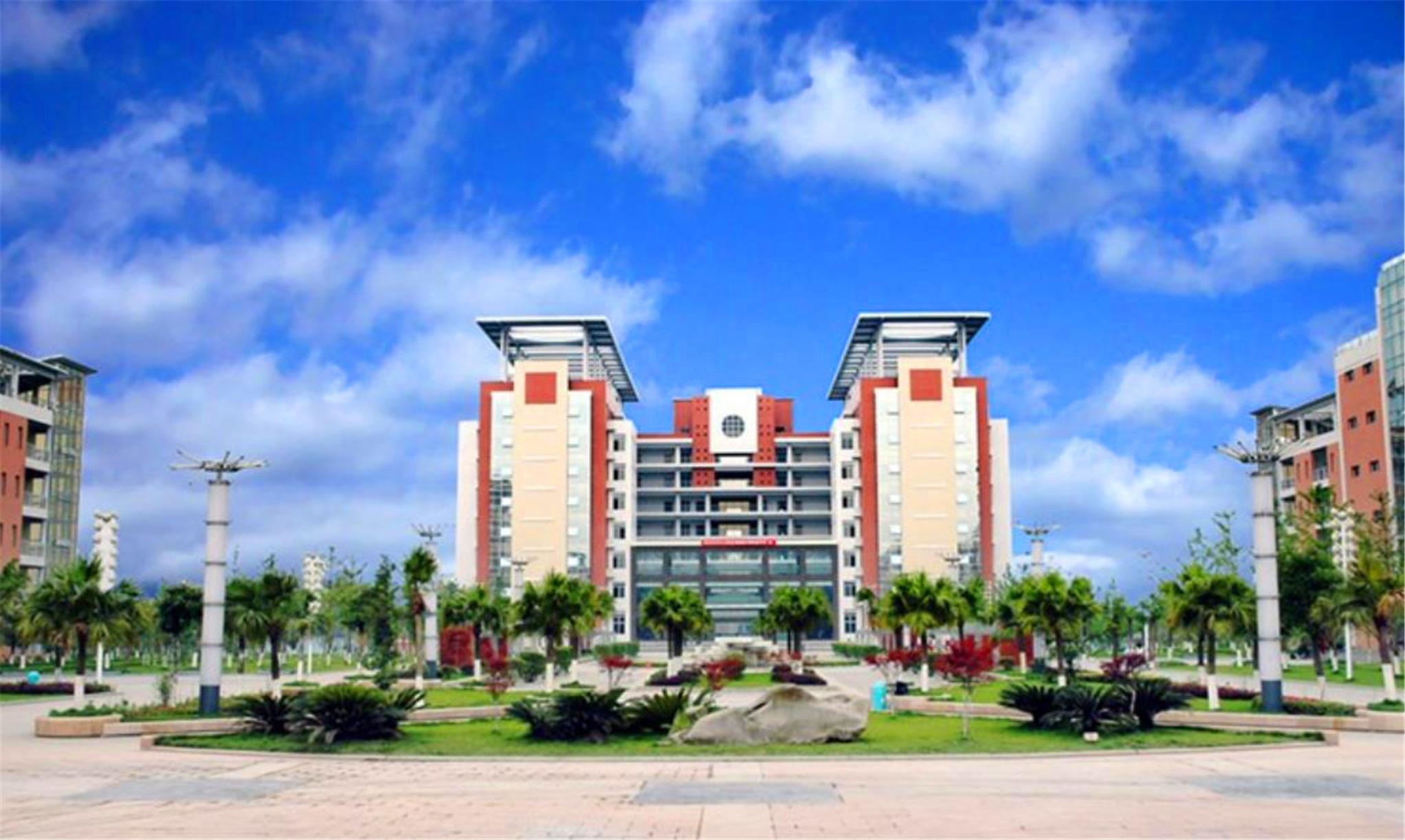 这所学院藏匿在“榨菜之乡”,并非一流,但也是准老师们的首选