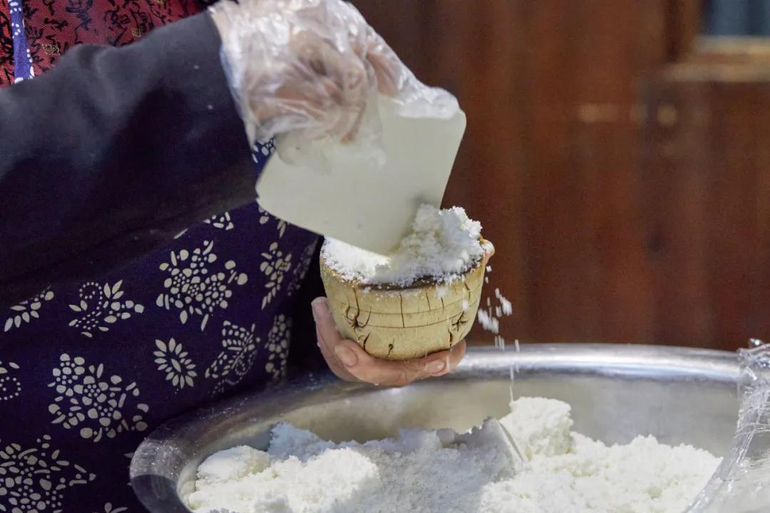 一到10月挤破头，这小镇也太好吃了吧