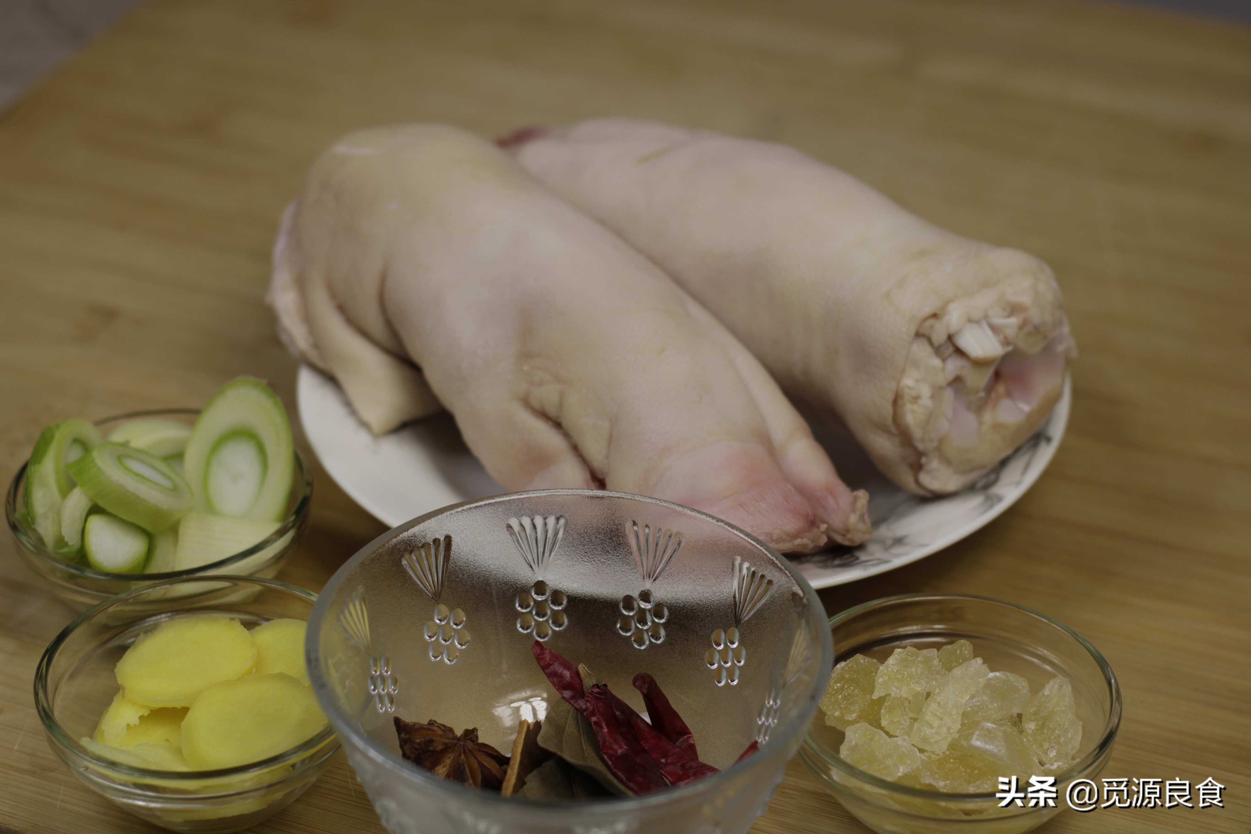 如何卤猪蹄最新最好吃的方法,卤猪蹄要放些什么才容易脱骨