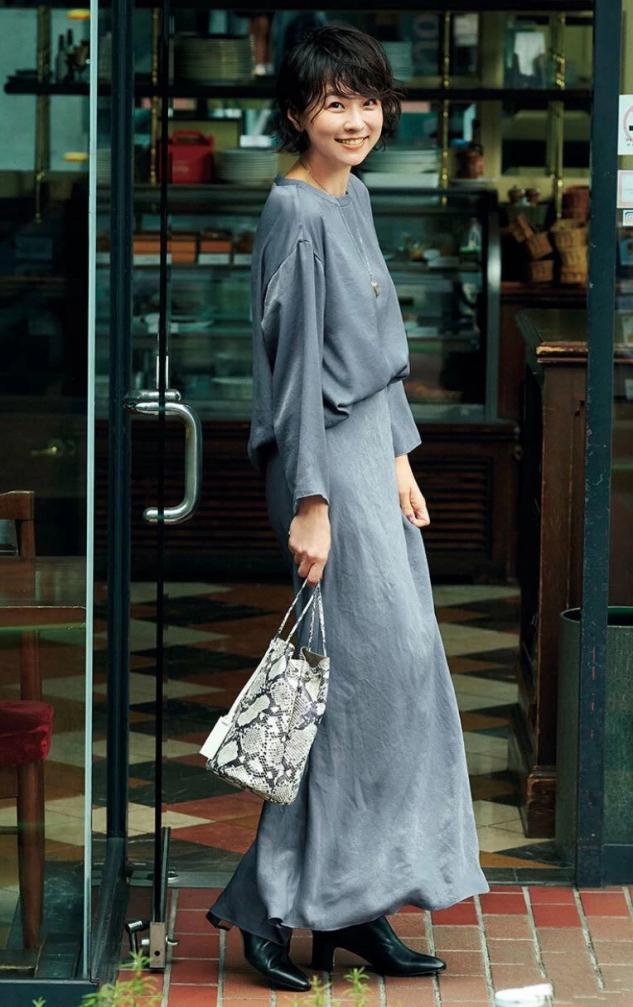 女人过了45岁不该穿三种衣服,女人40岁后不适合穿什么衣服