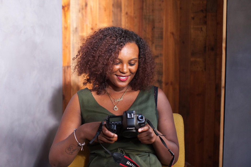 劳拉摄影师,摄影师劳拉佩鲁奇