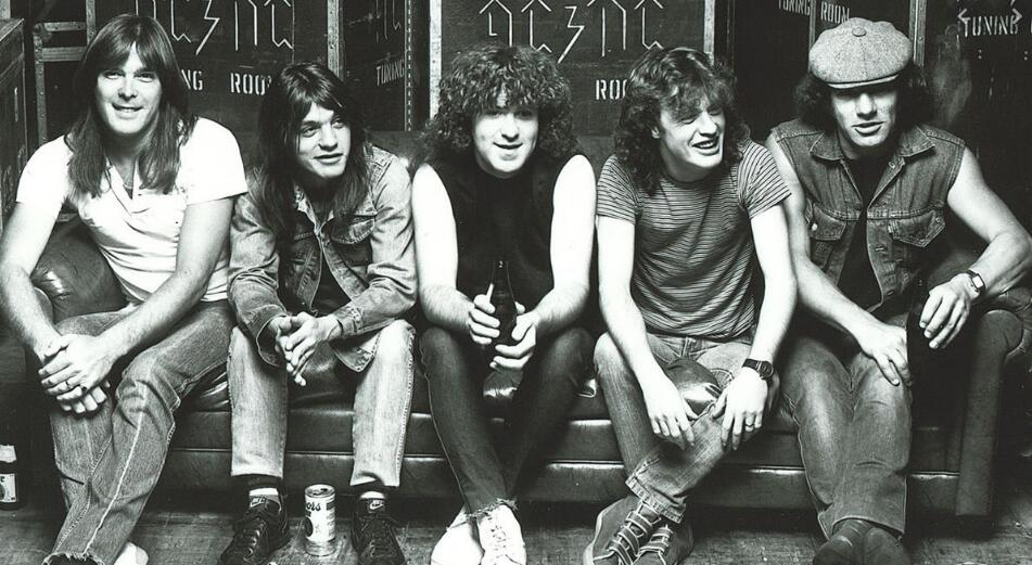 聊一下我喜欢的摇滚音乐以及适合听摇滚的耳机，*放播**器