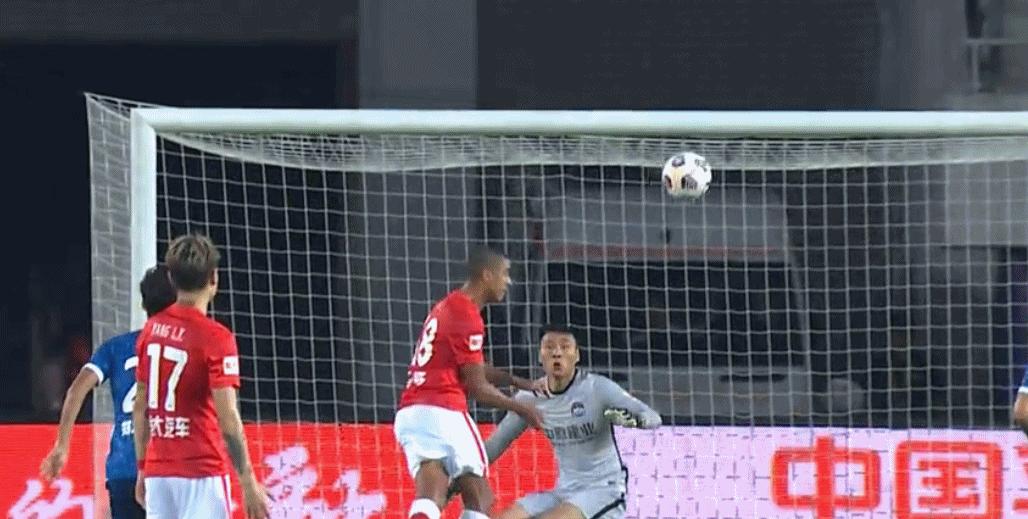 张雷吹罚引争议,张雷点球裁判视频