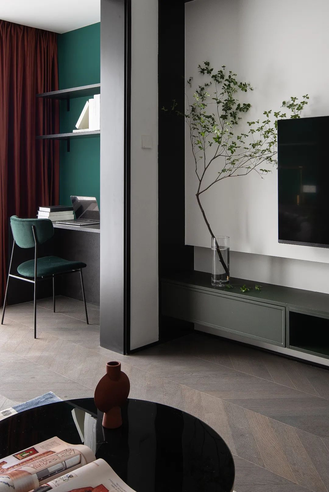 线条、色块和潮玩，这个89㎡比想象中还有料