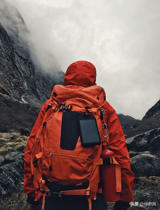 重装登山包如何正确使用,登山包束绳的使用方法