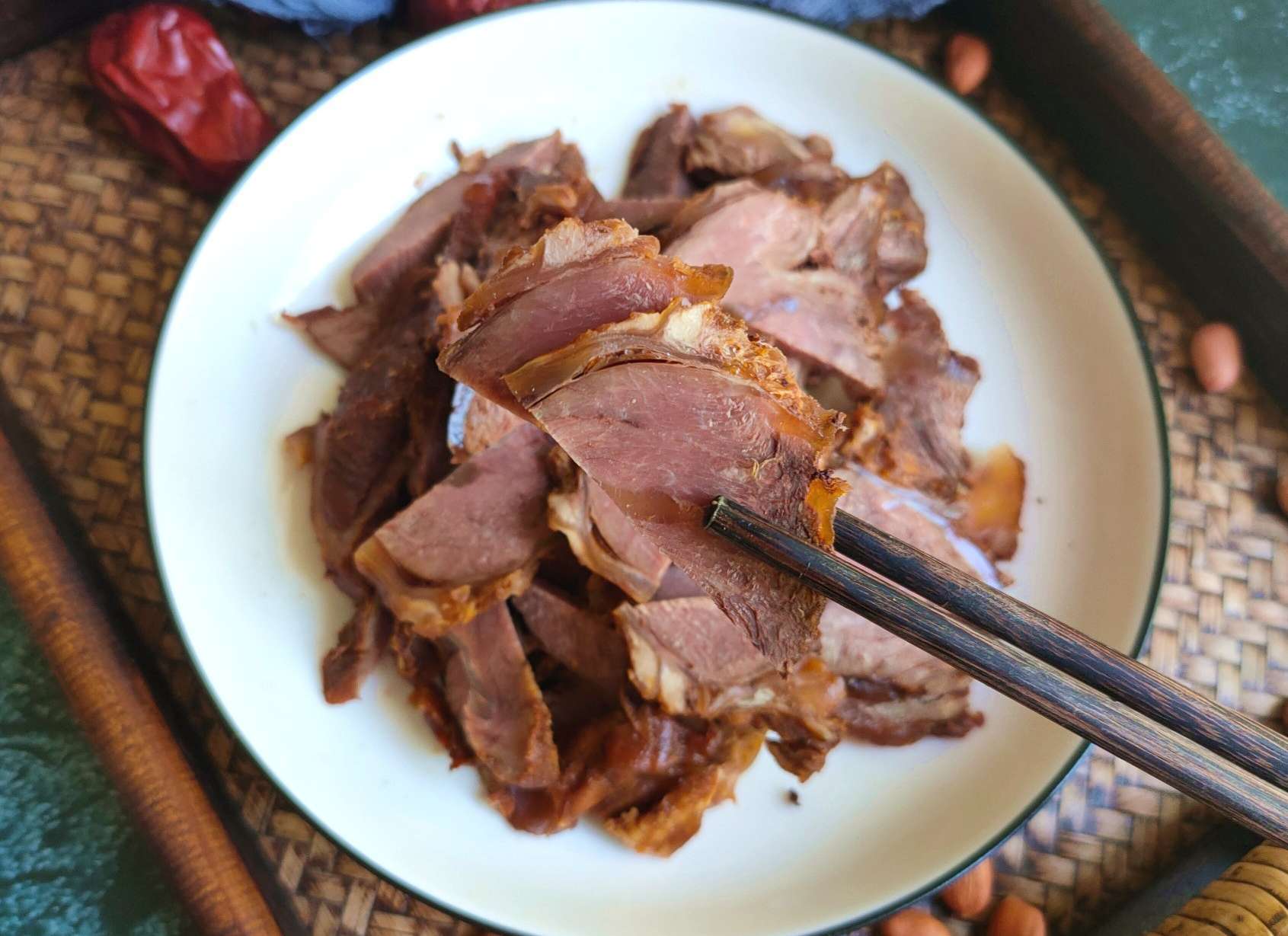 做卤牛肉如何腌制,做卤牛肉腌制十斤牛肉放多少盐