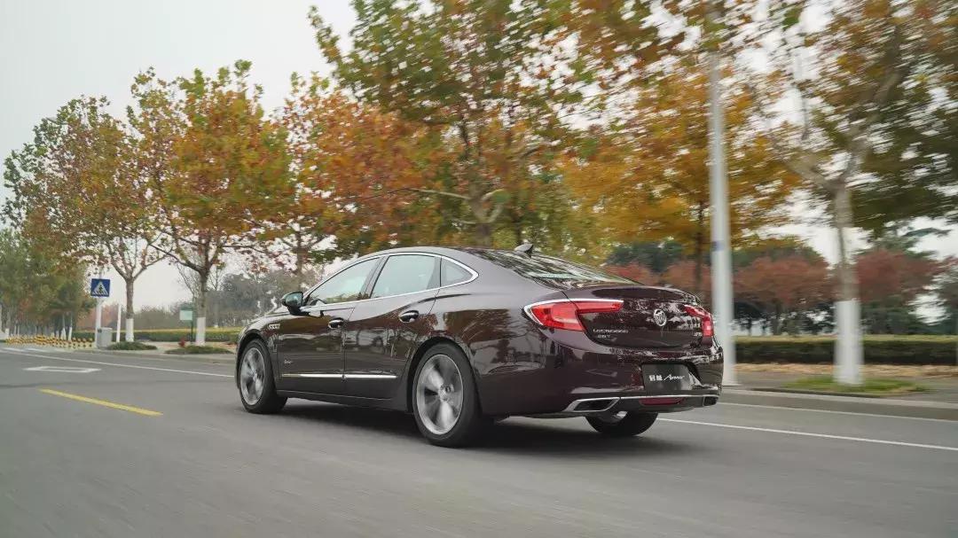 君越凯美瑞哪个更值得买,君越艾维亚和凯美瑞2.5g怎么选