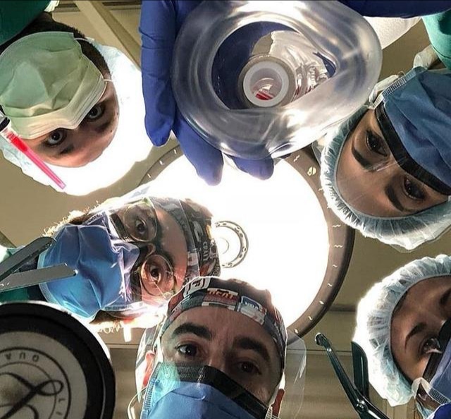 膝盖有骨刺和关节炎怎么治疗最好,膝关节长骨刺一冷就疼怎么治疗