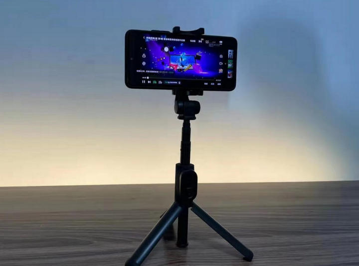 带遥控自拍支架最新款拍摄神器,便携自拍杆神器