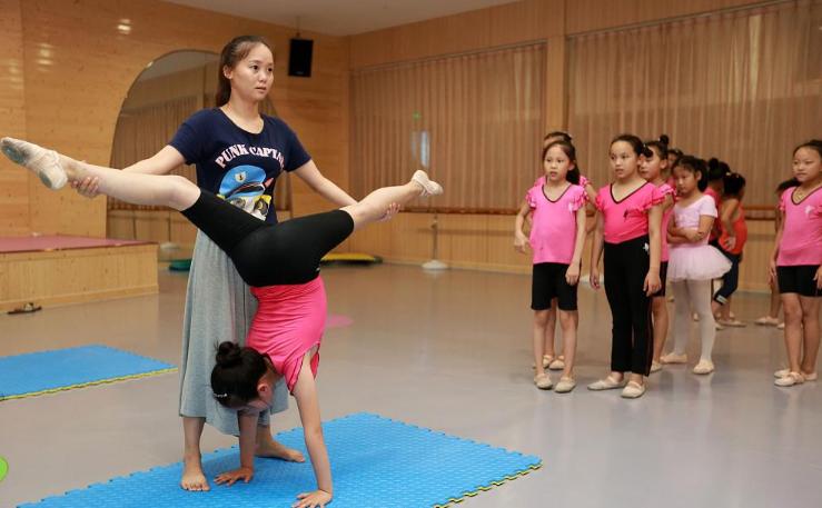 兴趣班不宜报的太多,兴趣班要不要报钢琴