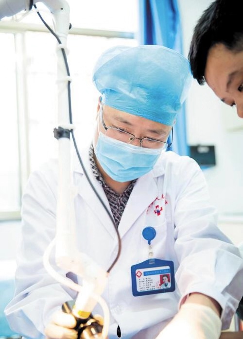 脸上的摔伤疤痕怎么淡化,脸上的色素疤痕怎么淡化