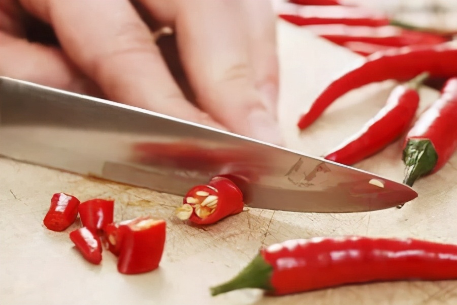 手被辣椒辣得疼小妙招,手指头被辣椒辣到了灼烧感