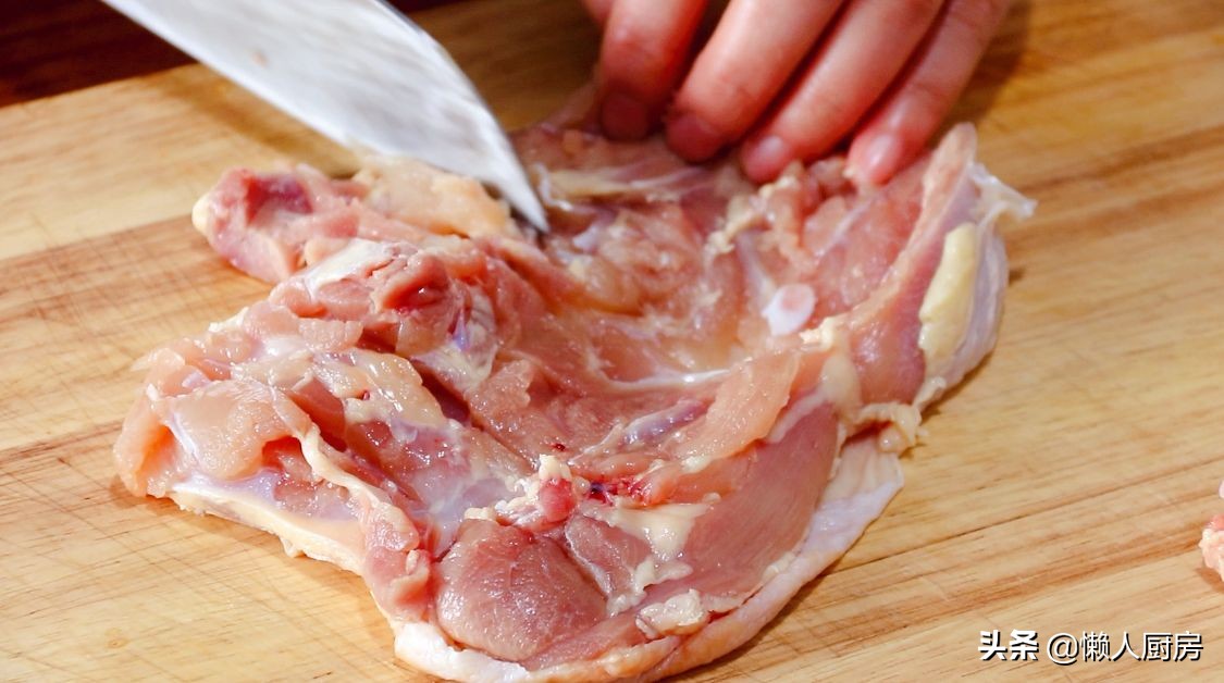 黄焖鸡腿做前要腌吗,鸡做熟了有腥味