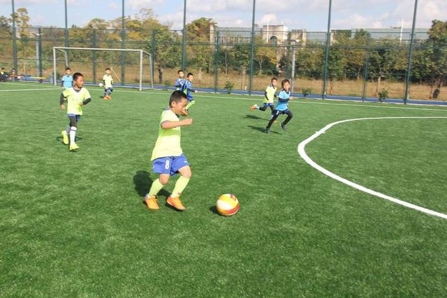 与梦想同行微队课,昆明青少年足球冬令营