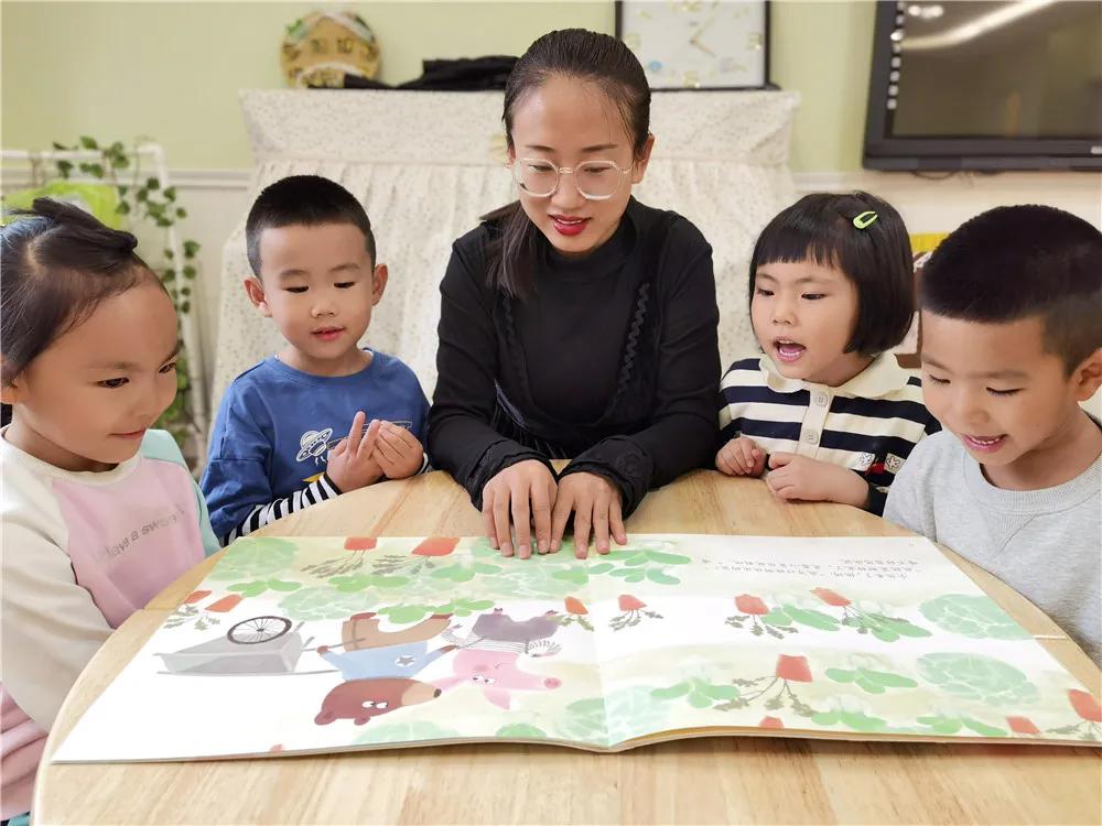 最美教师教育故事讲述,最美教师走出课堂