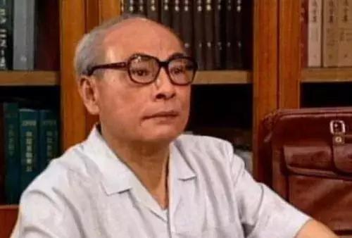 何冰自曝刚出道的自己借七分钟戏,何冰跑龙套十年40岁终有名气