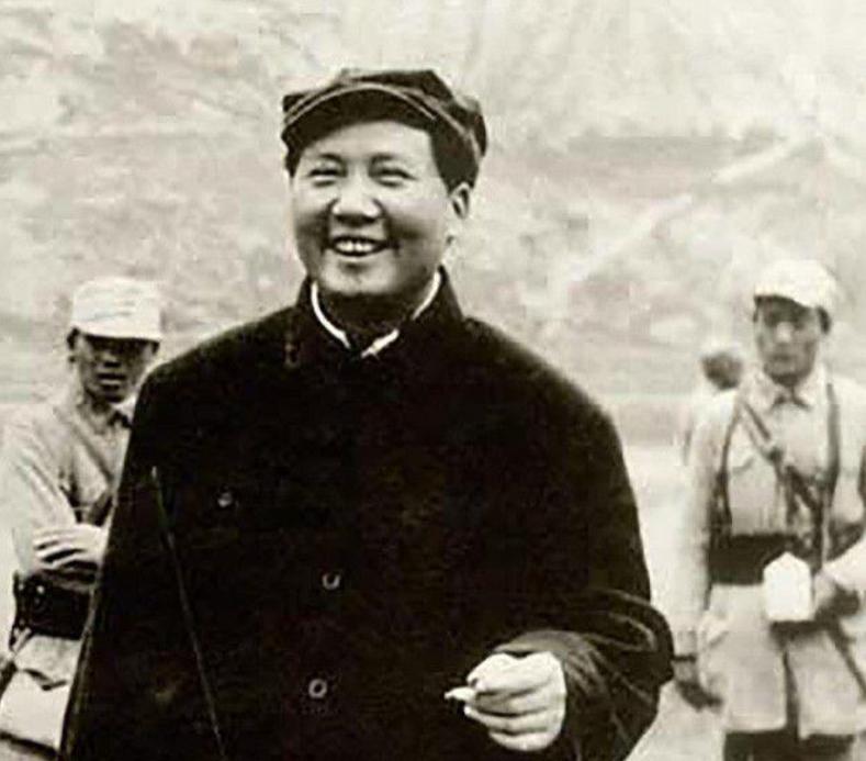 1948年毛主席遭精准轰炸，九死一生，一封电报让内鬼浮出水面