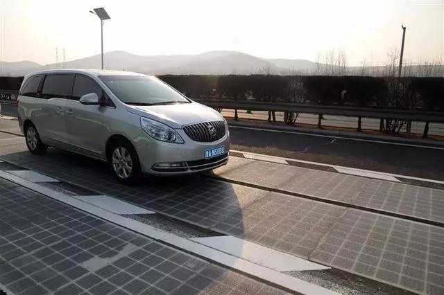 全球首条光伏高速现状,中国首条光伏公路现状