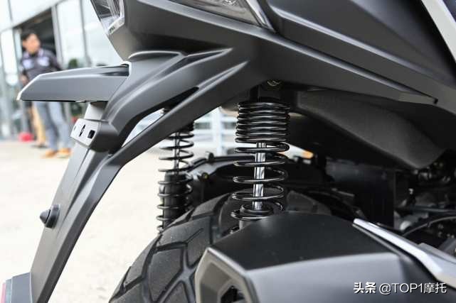 跨界光阳赛艇s36版,跨界踏板光阳赛艇250配置