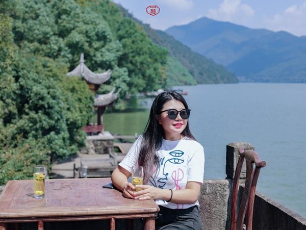 桐庐夜游富春山居景区,桐庐富春江夜游和白天游