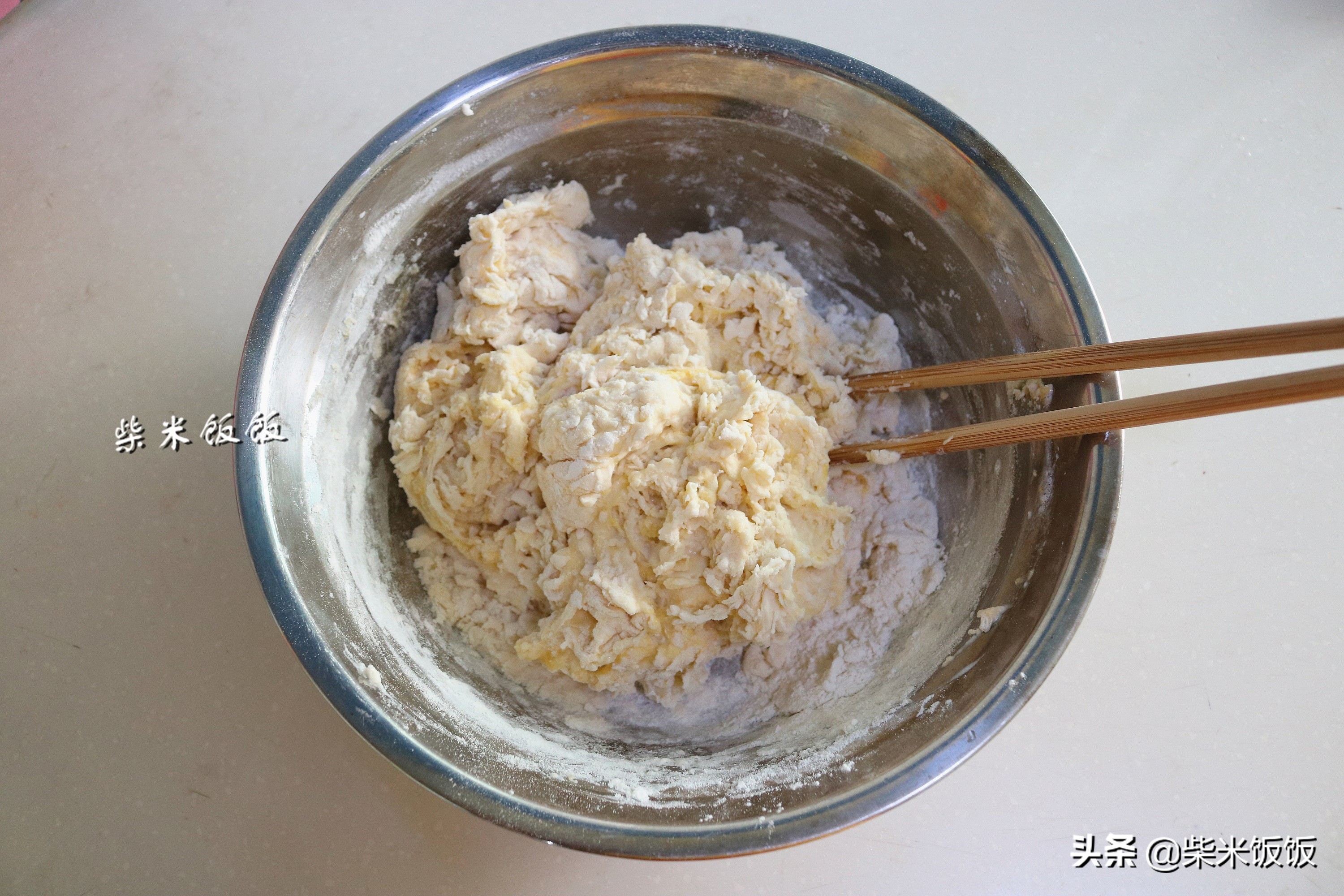 炸油条用脆皮油条粉还用放酵母吗,炸油条不用酵母油条配方口诀