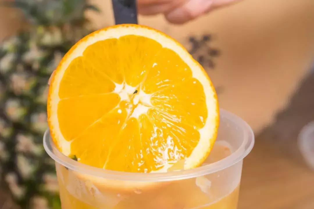 曝光！人广惊现1杯“少女*身失**茶”，快被小姐姐排疯了！