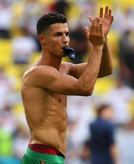 c罗17岁vs36岁的身体对比,c罗17年欧冠集锦