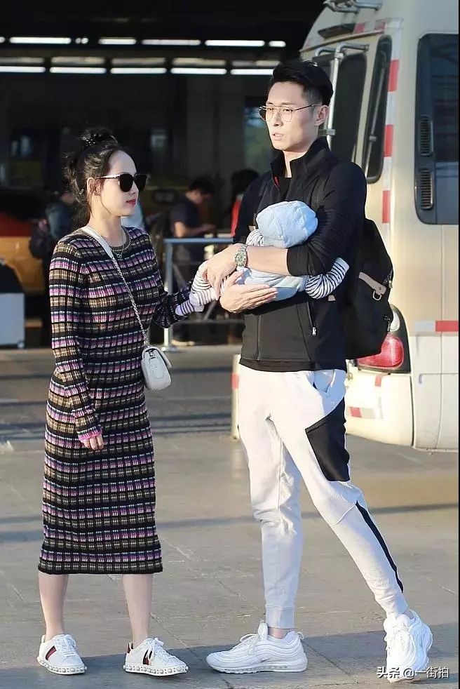 张嘉倪炫富视频完整版 (张嘉倪和老公的日常生活)