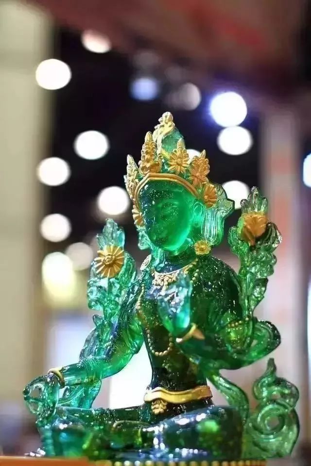 泰国镇国至宝，价值20亿的翡翠佛很可能不是翡翠！