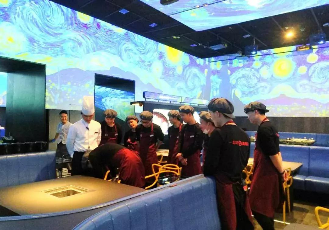 海底捞对员工的管理方式的深思,海底捞都是这样培养员工的吗