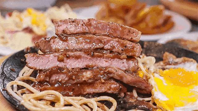 美国人顿顿吃肉,美国人有多喜欢吃牛排