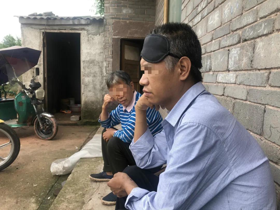 一张毕业证引发流浪人生完整版,小伙因未拿到毕业证流浪8年