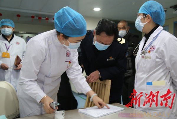 关键时刻奋勇冲上去,关键时刻豁得出冲得上