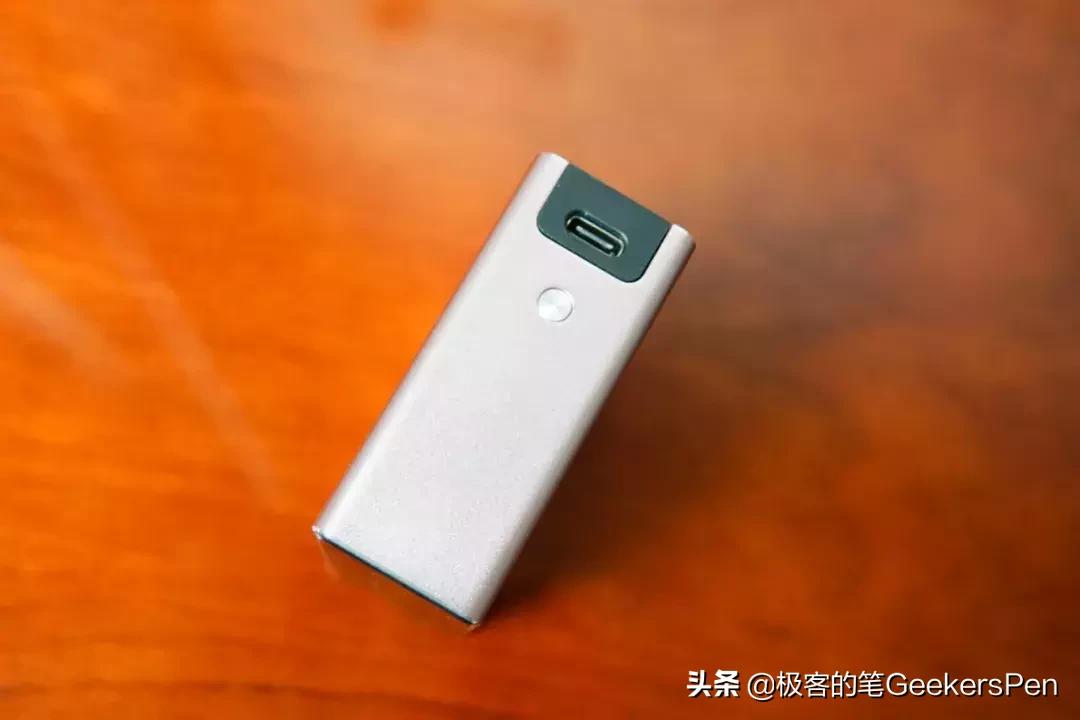 移动电源蓝牙耳机,移动电源无线还是有线好