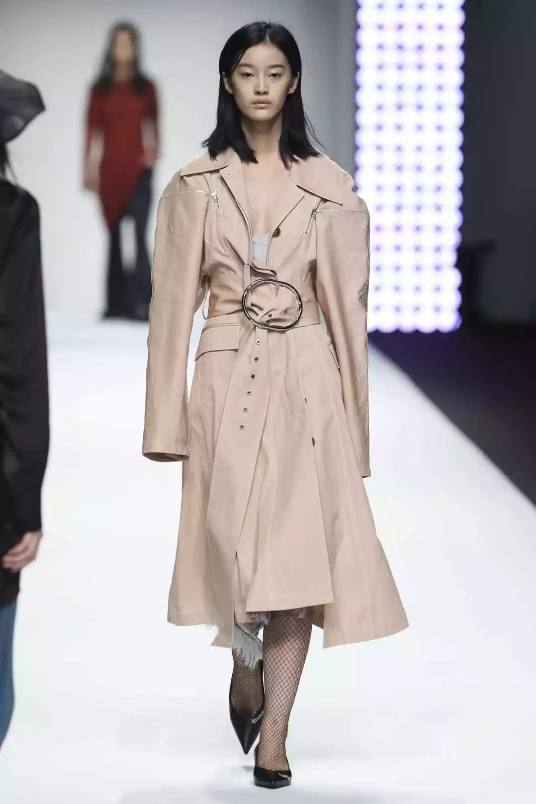 超长风衣怎么搭配才好看,长风衣如何显高显瘦