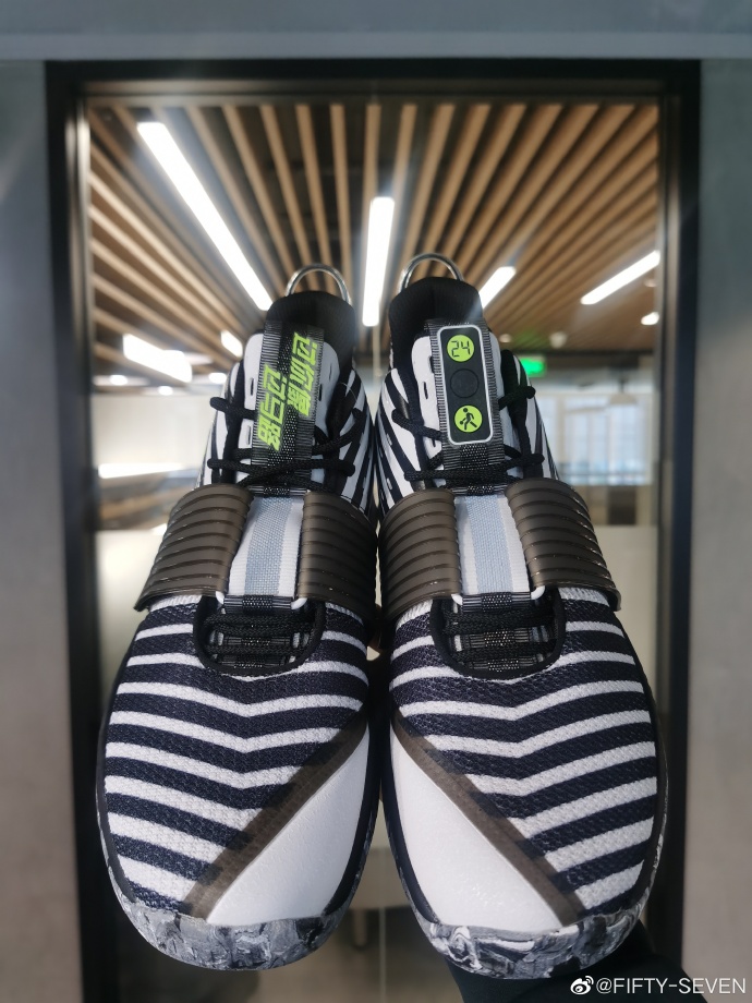 安踏解构缓震,安踏要疯横扫2代缓震