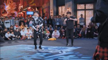 易烊千玺街舞battle名场面,易烊千玺被吊打