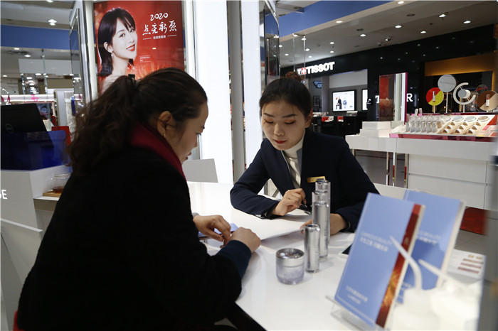 都市时尚护肤品兰芝强势入驻商厦填补阜阳高端护肤品消费空白