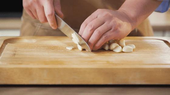 烧烤蒜蓉烤扇贝的做法视频教学,胶东大厨蒜蓉粉丝扇贝的正宗做法