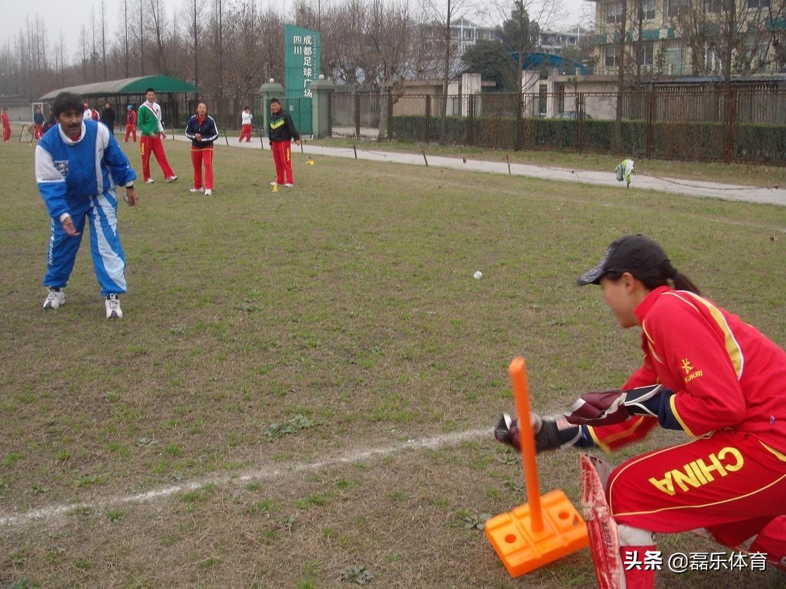 板球守桩员练习视频,板球运动讲解视频