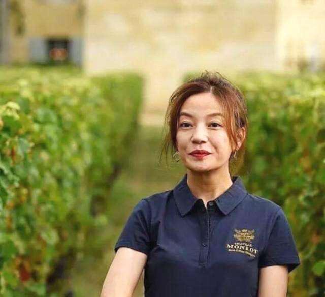 赵薇照片从1岁到41岁是多少张,赵薇深v黑色礼服照