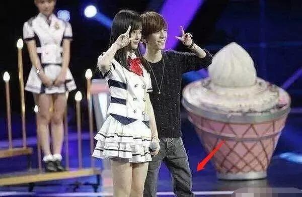 鞠婧祎现实中是真的白吗,鞠婧祎现实真的那么白吗